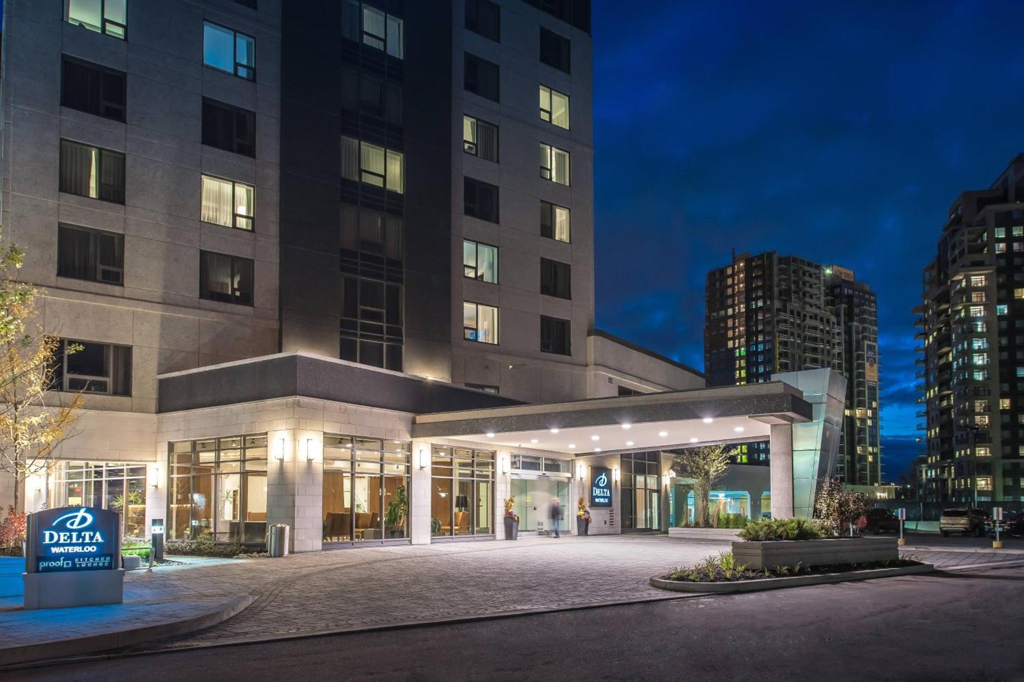 Delta Hotels By Marriott Waterloo Exterior foto